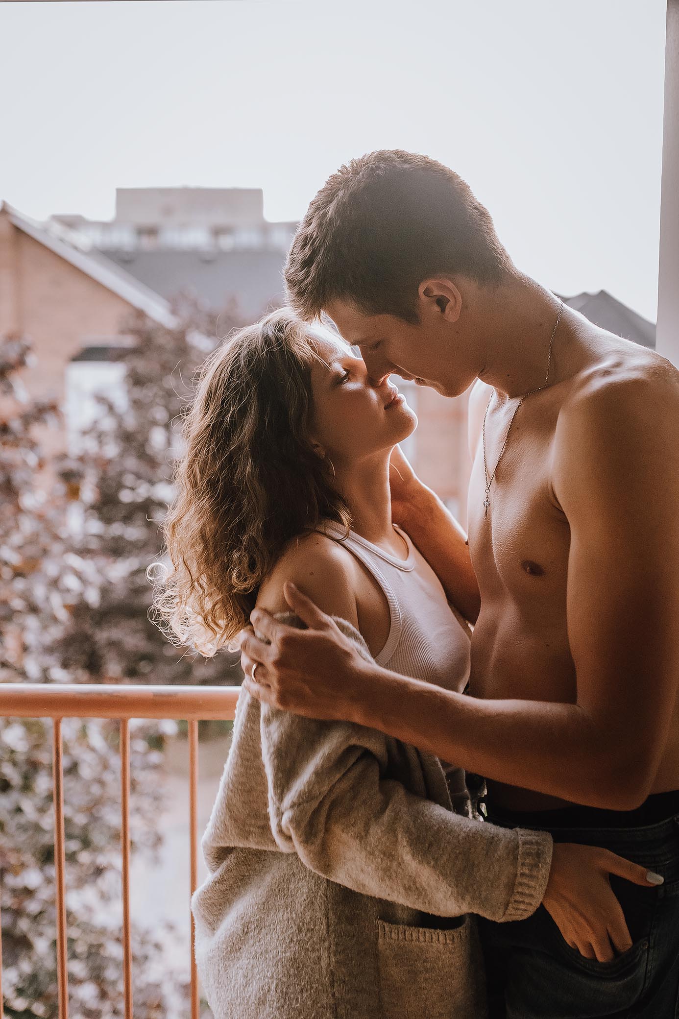 Couple Pose Pictures | Download Free Images on Unsplash